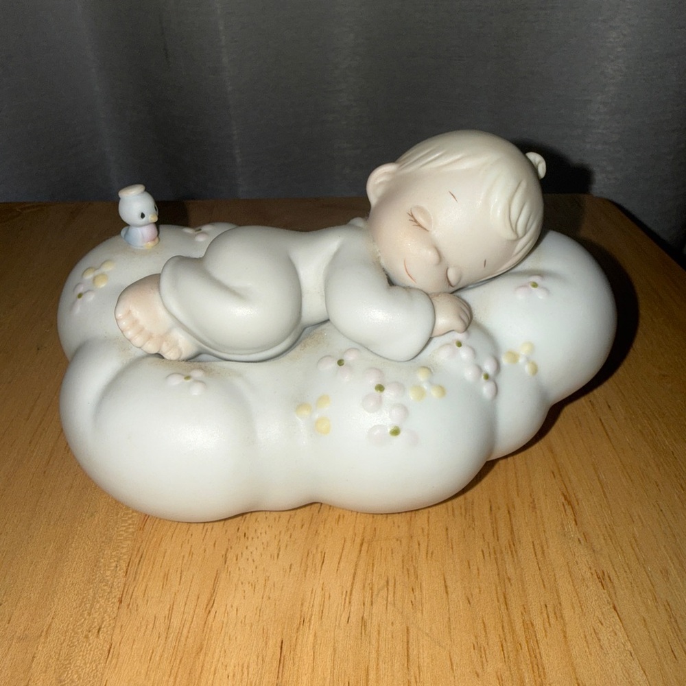 Precious Moments “Safe in the Arms of Jesus” Porcelain Figurine - 1995